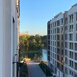 Perfect Location - Modern Riverside