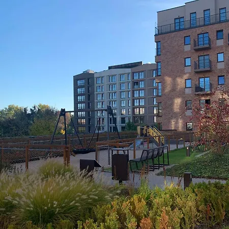 Perfect Location - Modern Riverside *