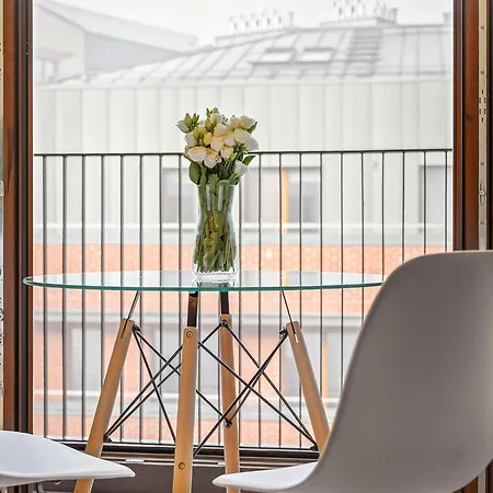 Perfect Location - Modern Riverside