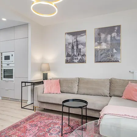 Perfect Location - Modern Riverside *