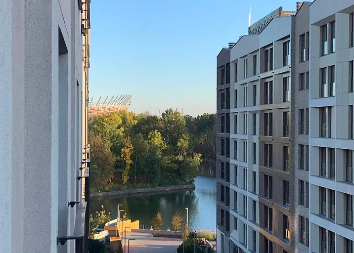 Perfect Location - Modern Riverside