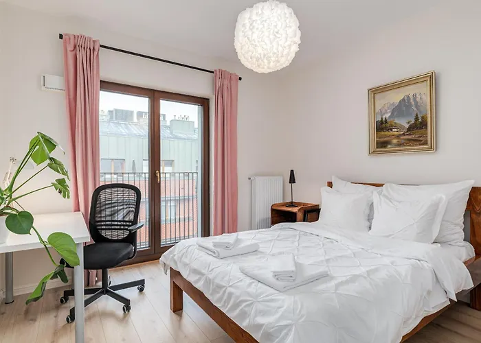 Perfect Location - Modern Riverside *