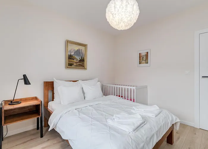 Perfect Location - Modern Riverside Apartament Warszawa