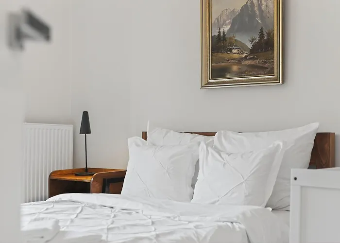 Perfect Location - Modern Riverside *